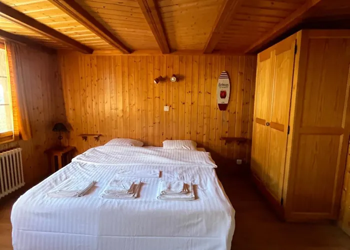 L'auberge De La Combal Hotel *