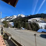 L'auberge De La Combal فندق *